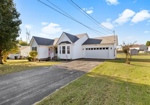 Photo 1 of Single family home for sale at 553 Winning Dr, Columbia, TN 38401 | MLS# 3620801 | Listing updated on 2026-10-24