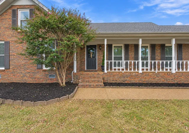 Photo 3 of Single family home for sale at 738 Regal Dr, Murfreesboro, TN 37129 | MLS# 3610116 | Listing updated on 2026-10-16