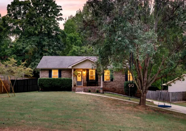 Photo 1 of Single family home for sale at 1252 Cottonwood Dr, Clarksville, TN 37040 | MLS# 3598311 | Listing updated on 2026-09-25