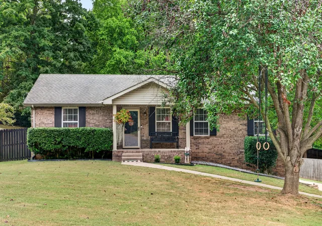 Photo 3 of Single family home for sale at 1252 Cottonwood Dr, Clarksville, TN 37040 | MLS# 3598311 | Listing updated on 2026-09-25