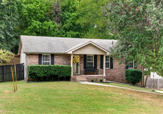 Photo 3 of Single family home for sale at 1252 Cottonwood Dr, Clarksville, TN 37040 | MLS# 3598311 | Listing updated on 2026-09-25