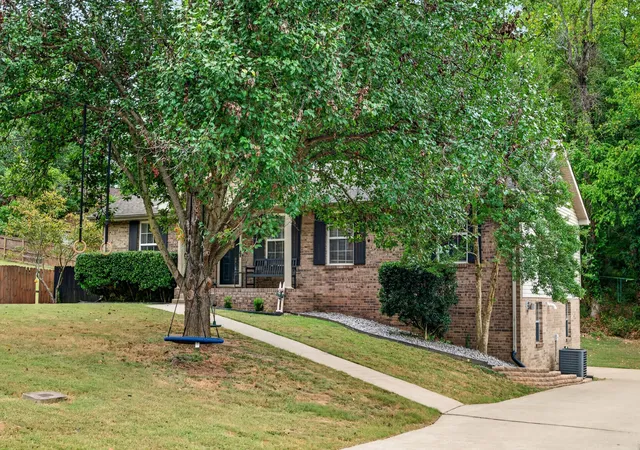 Photo 4 of Single family home for sale at 1252 Cottonwood Dr, Clarksville, TN 37040 | MLS# 3598311 | Listing updated on 2026-09-25