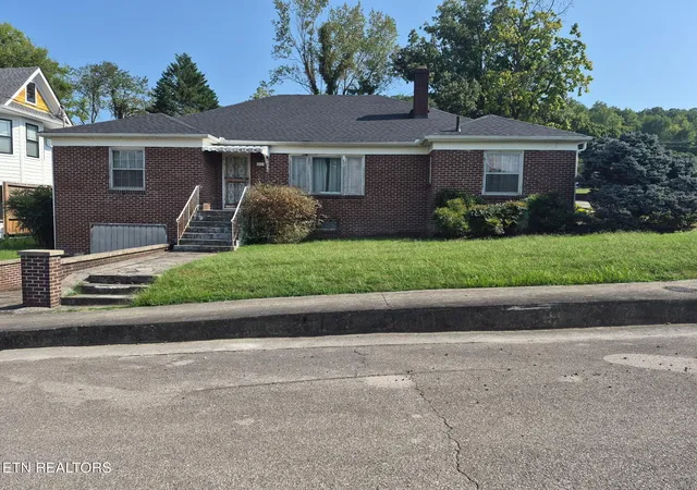 Photo 2 of Single family home for sale at 117 Roane St, Oliver Springs, TN 37840 | MLS# 3597642 | Listing updated on 2026-09-23