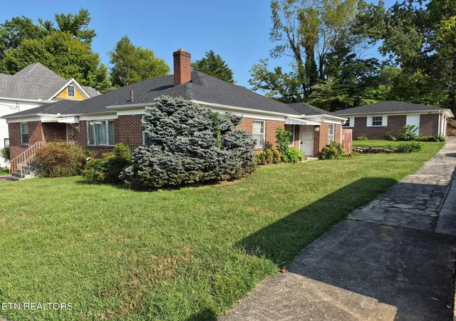 Photo 3 of Single family home for sale at 117 Roane St, Oliver Springs, TN 37840 | MLS# 3597642 | Listing updated on 2026-09-23