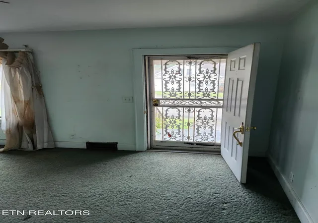 Photo 4 of Single family home for sale at 117 Roane St, Oliver Springs, TN 37840 | MLS# 3597642 | Listing updated on 2026-09-23