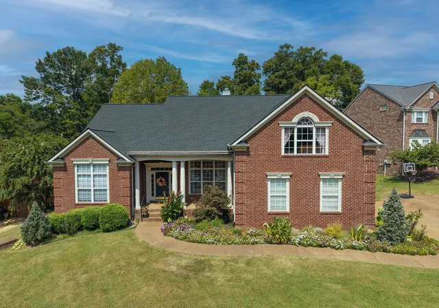 Single family home for sale at 104 Windham Dr, Hendersonville, TN 37075 | MLS# 3597745