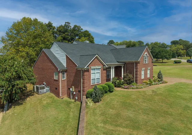 Photo 1 of Single family home for sale at 104 Windham Dr, Hendersonville, TN 37075 | MLS# 3597745 | Listing updated on 2026-10-02