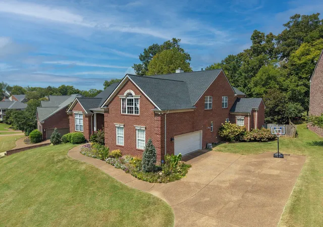 Photo 3 of Single family home for sale at 104 Windham Dr, Hendersonville, TN 37075 | MLS# 3597745 | Listing updated on 2026-10-02
