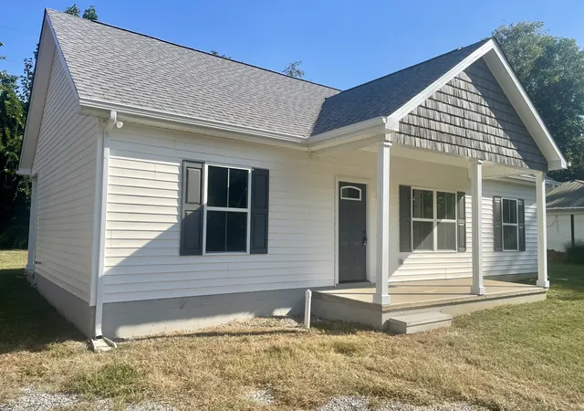 Photo 1 of Single family home for sale at 204b Clayton St, Lawrenceburg, TN 38464 | MLS# 3598577 | Listing updated on 2026-10-08