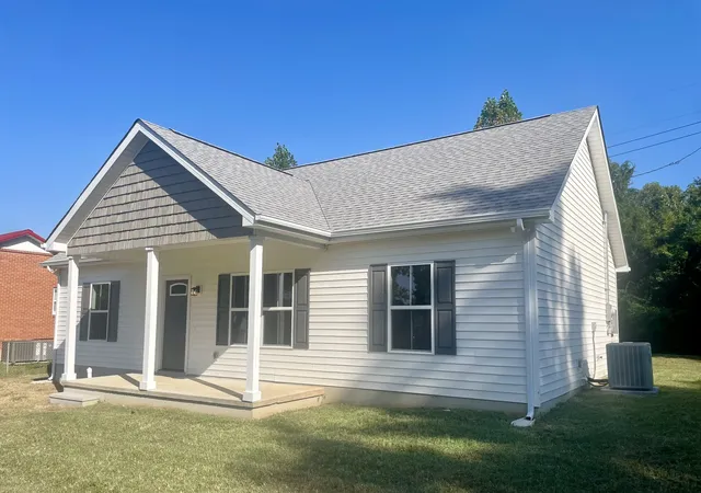 Photo 2 of Single family home for sale at 204b Clayton St, Lawrenceburg, TN 38464 | MLS# 3598577 | Listing updated on 2026-10-08