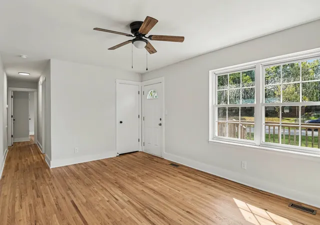 Photo 3 of Single family home for sale at 1706 Woodside Dr, Springfield, TN 37172 | MLS# 3597670 | Listing updated on 2026-09-26