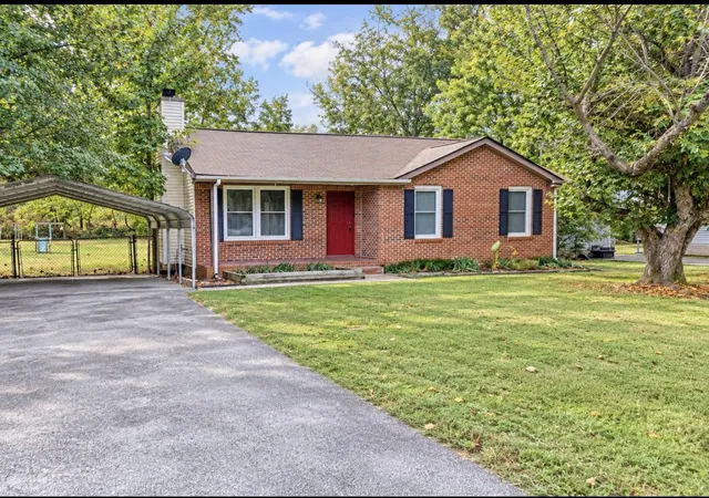 Photo 2 of Single family home for sale at 3446 Arvin Dr, Clarksville, TN 37042 | MLS# 3598398 | Listing updated on 2026-09-26