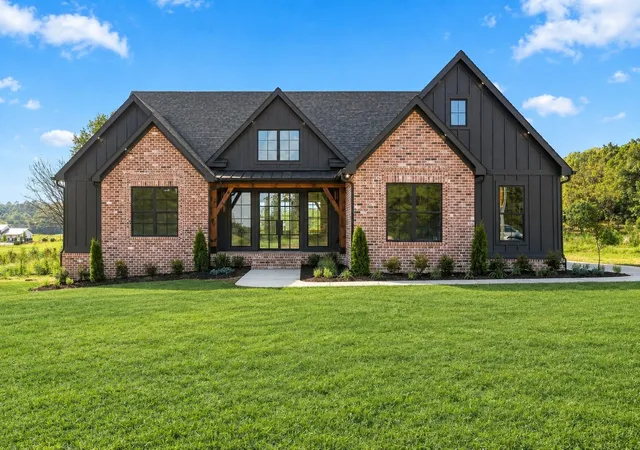 Photo 1 of Single family home for sale at 2264 Hogan Rd, Burns, TN 37029 | MLS# 3597869 | Listing updated on 2026-10-04
