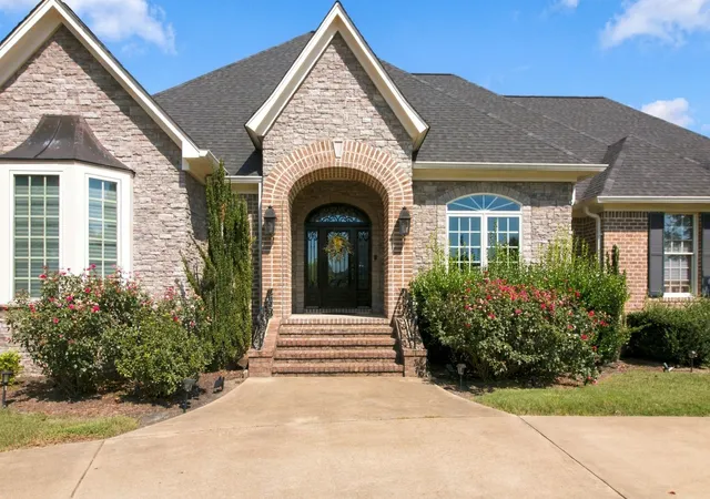 Photo 3 of Single family home for sale at 110 Fieldstone Dr, Paris, TN 38242 | MLS# 3597763 | Listing updated on 2026-09-23