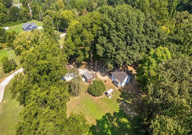 Photo 3 of Single family home for sale at 1220 Debbie Ln, Hixson, TN 37343 | MLS# 3597702 | Listing updated on 2026-09-22