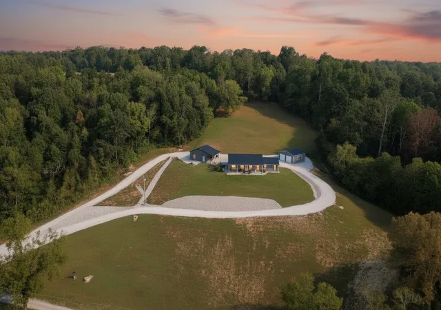 Photo 1 of Single family home for sale at 1447 W Beaverdam Rd, Centerville, TN 37033 | MLS# 3599213 | Listing updated on 2026-10-07