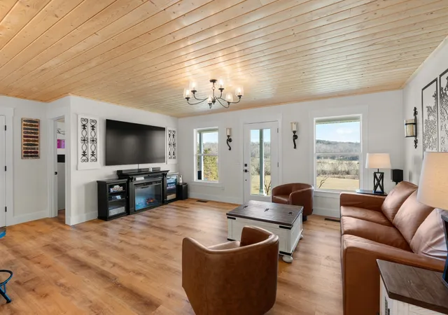 Photo 4 of Single family home for sale at 1447 W Beaverdam Rd, Centerville, TN 37033 | MLS# 3599213 | Listing updated on 2026-10-07