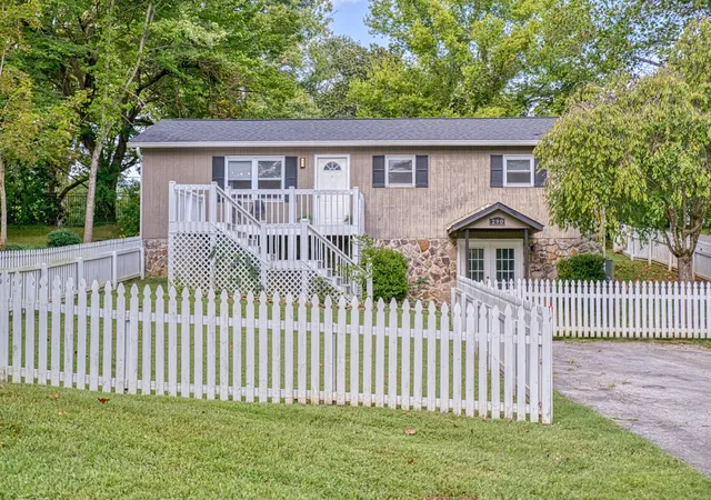 Photo 1 of Single family home for sale at 290 N Ferguson Ave, Cookeville, TN 38501 | MLS# 3597925 | Listing updated on 2026-09-23