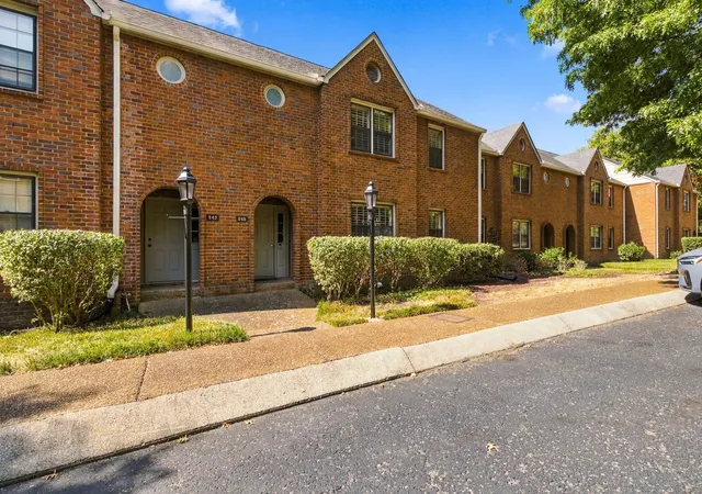 Photo 4 of Townhouse for sale at 248 Westchase Dr, Nashville, TN 37205 | MLS# 3599442 | Listing updated on 2026-10-09
