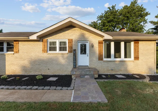 Photo 2 of Single family home for sale at 147 Lake Ter Dr, Hendersonville, TN 37075 | MLS# 3599358 | Listing updated on 2026-09-25
