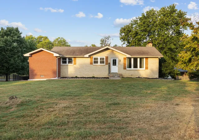 Photo 3 of Single family home for sale at 147 Lake Ter Dr, Hendersonville, TN 37075 | MLS# 3599358 | Listing updated on 2026-09-25