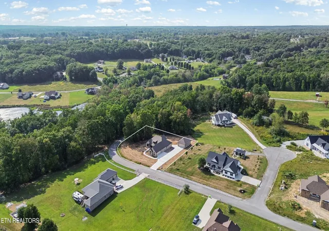 Photo 3 of Single family home for sale at 833 Keating Loop, Crossville, TN 38555 | MLS# 3597726 | Listing updated on 2026-09-22