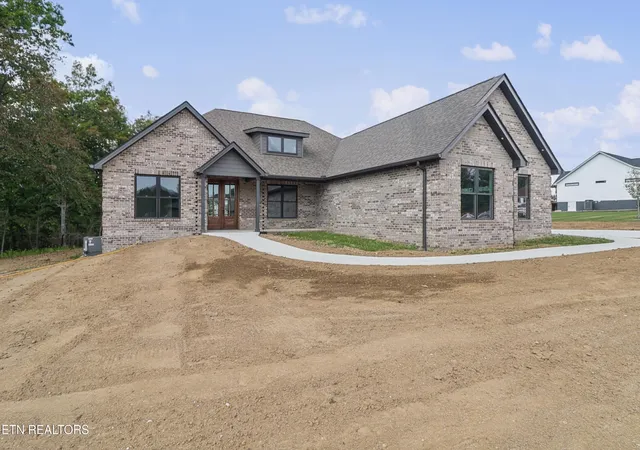 Photo 3 of Single family home for sale at 833 Keating Loop, Crossville, TN 38555 | MLS# 3597726 | Listing updated on 2026-09-22