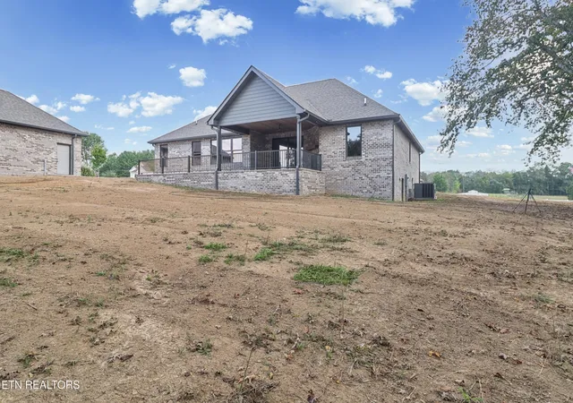 Photo 4 of Single family home for sale at 833 Keating Loop, Crossville, TN 38555 | MLS# 3597726 | Listing updated on 2026-09-22