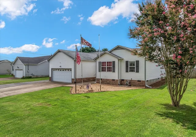 Photo 1 of Single family home for sale at 2109 Williamsport Pike, Columbia, TN 38401 | MLS# 3597752 | Listing updated on 2026-10-07