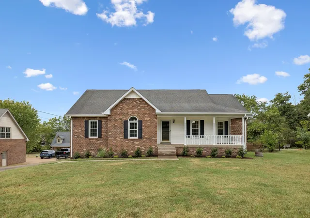 Photo 1 of Single family home for sale at 1017 Newmans Trl, Hendersonville, TN 37075 | MLS# 3601337 | Listing updated on 2026-09-25