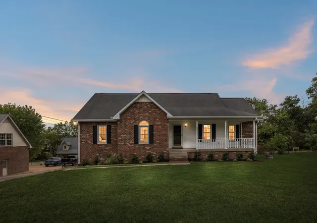 Photo 2 of Single family home for sale at 1017 Newmans Trl, Hendersonville, TN 37075 | MLS# 3601337 | Listing updated on 2026-09-25
