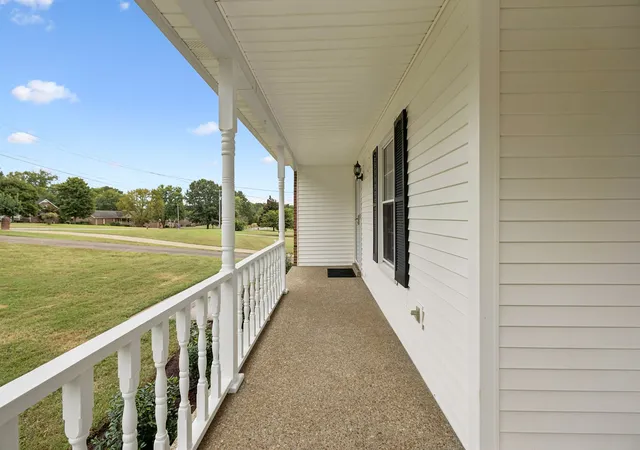 Photo 3 of Single family home for sale at 1017 Newmans Trl, Hendersonville, TN 37075 | MLS# 3601337 | Listing updated on 2026-09-25