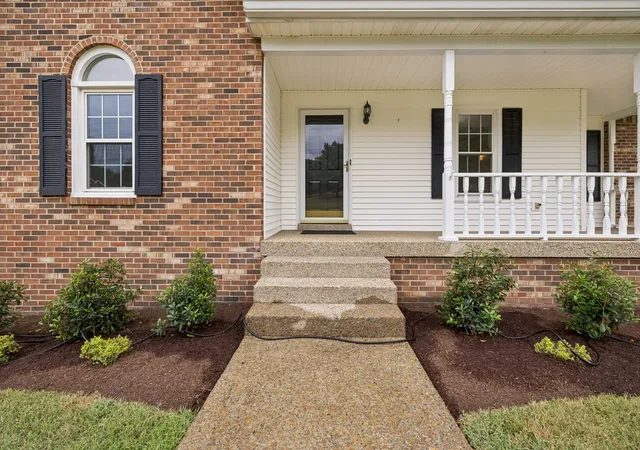 Photo 4 of Single family home for sale at 1017 Newmans Trl, Hendersonville, TN 37075 | MLS# 3601337 | Listing updated on 2026-09-25