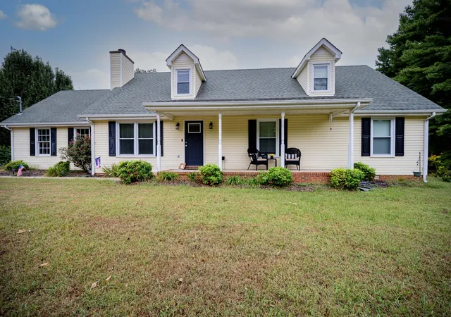 Photo 1 of Single family home for sale at 2722 Lone Oak Dr, Murfreesboro, TN 37128 | MLS# 3619448 | Listing updated on 2026-10-25
