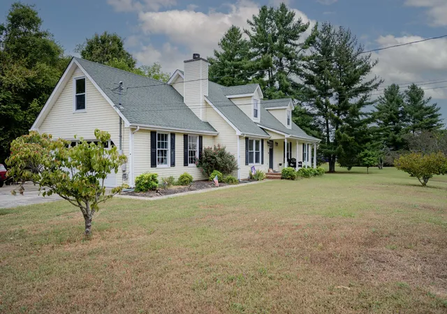 Photo 2 of Single family home for sale at 2722 Lone Oak Dr, Murfreesboro, TN 37128 | MLS# 3619448 | Listing updated on 2026-10-25