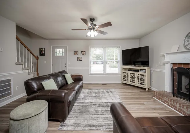Photo 3 of Single family home for sale at 2722 Lone Oak Dr, Murfreesboro, TN 37128 | MLS# 3619448 | Listing updated on 2026-10-25