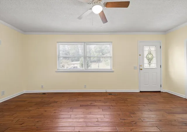 Photo 2 of Single family home for sale at 355 Warren Dr, Chattanooga, TN 37419 | MLS# 3597757 | Listing updated on 2026-09-24