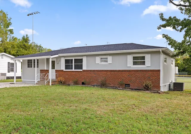 Photo 3 of Single family home for sale at 355 Warren Dr, Chattanooga, TN 37419 | MLS# 3597757 | Listing updated on 2026-09-24