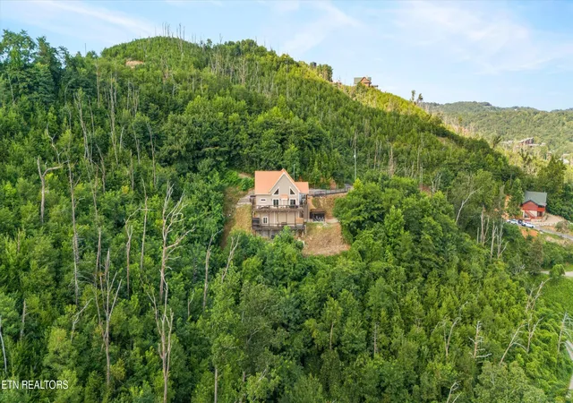 Photo 1 of Single family home for sale at 647 Kristis Pl, Gatlinburg, TN 37738 | MLS# 3597760 | Listing updated on 2026-09-30