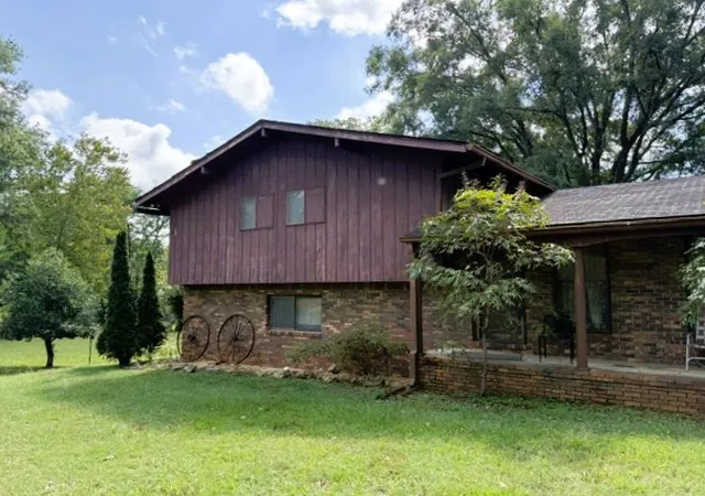 Photo 2 of Single family home for sale at 1440 Hillsdale Dr, Cookeville, TN 38506 | MLS# 3598236 | Listing updated on 2026-09-24