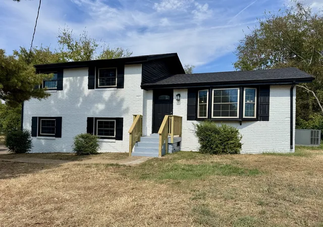 Single family home for sale at 3074 Richmond Hl Dr, Nashville, TN 37207 | MLS# 3597826