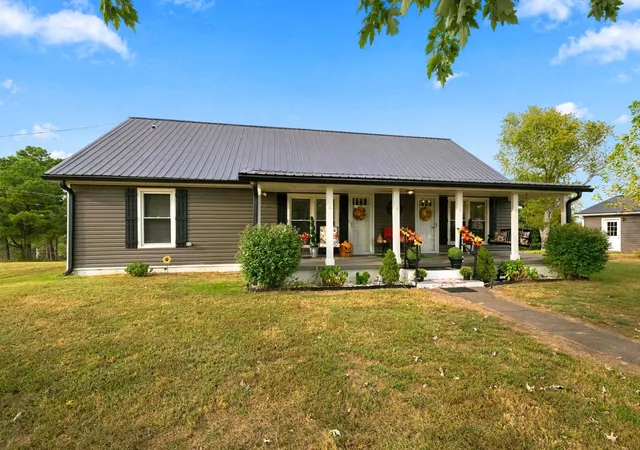 Photo 3 of Single family home for sale at 2412 Maysville Rd, Dickson, TN 37055 | MLS# 3597821 | Listing updated on 2026-10-02