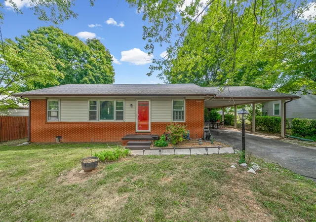 Photo 1 of Single family home for sale at 128 Pardue Ln, Hopkinsville, KY 42240 | MLS# 3598069 | Listing updated on 2026-10-03