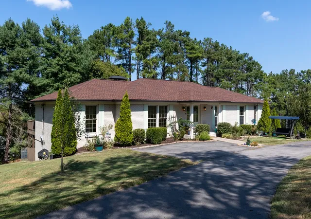 Photo 1 of Single family home for sale at 2221 Castlewood Dr, Franklin, TN 37064 | MLS# 3598299 | Listing updated on 2026-09-24