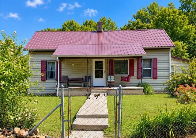 Photo 1 of Single family home for sale at 835 Vowell Mountain Ln, Rocky Top, TN 37769 | MLS# 3597838 | Listing updated on 2026-10-22