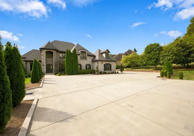 Photo 3 of Mansion for sale at 4436 Ivan Crk Dr, Franklin, TN 37064 | MLS# 3603470 | Listing updated on 2026-10-03