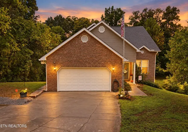Single family home for sale at 617 Kimberlin Hts Rd, Kimberlin Heights, TN 37920 | MLS# 3597839