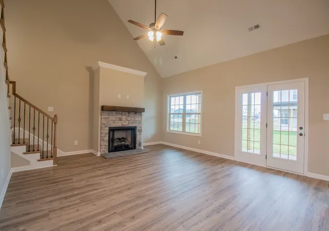 Photo 2 of Single family home for sale at 618 Summerfield, Clarksville, TN 37040 | MLS# 3598214 | Listing updated on 2026-09-25