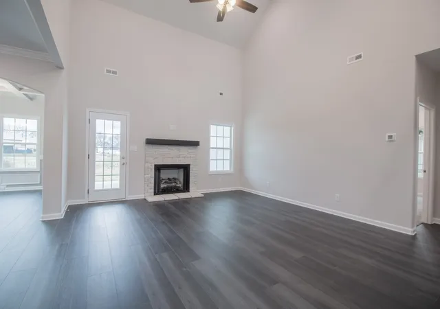 Photo 2 of Single family home for sale at 617 Summerfield, Clarksville, TN 37040 | MLS# 3598217 | Listing updated on 2026-09-25