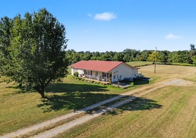 Photo 4 of Sale Pending at 1818 Cold Springs Rd, Lafayette, TN 37083 | MLS# 3597876 | Listing updated on 2026-09-28